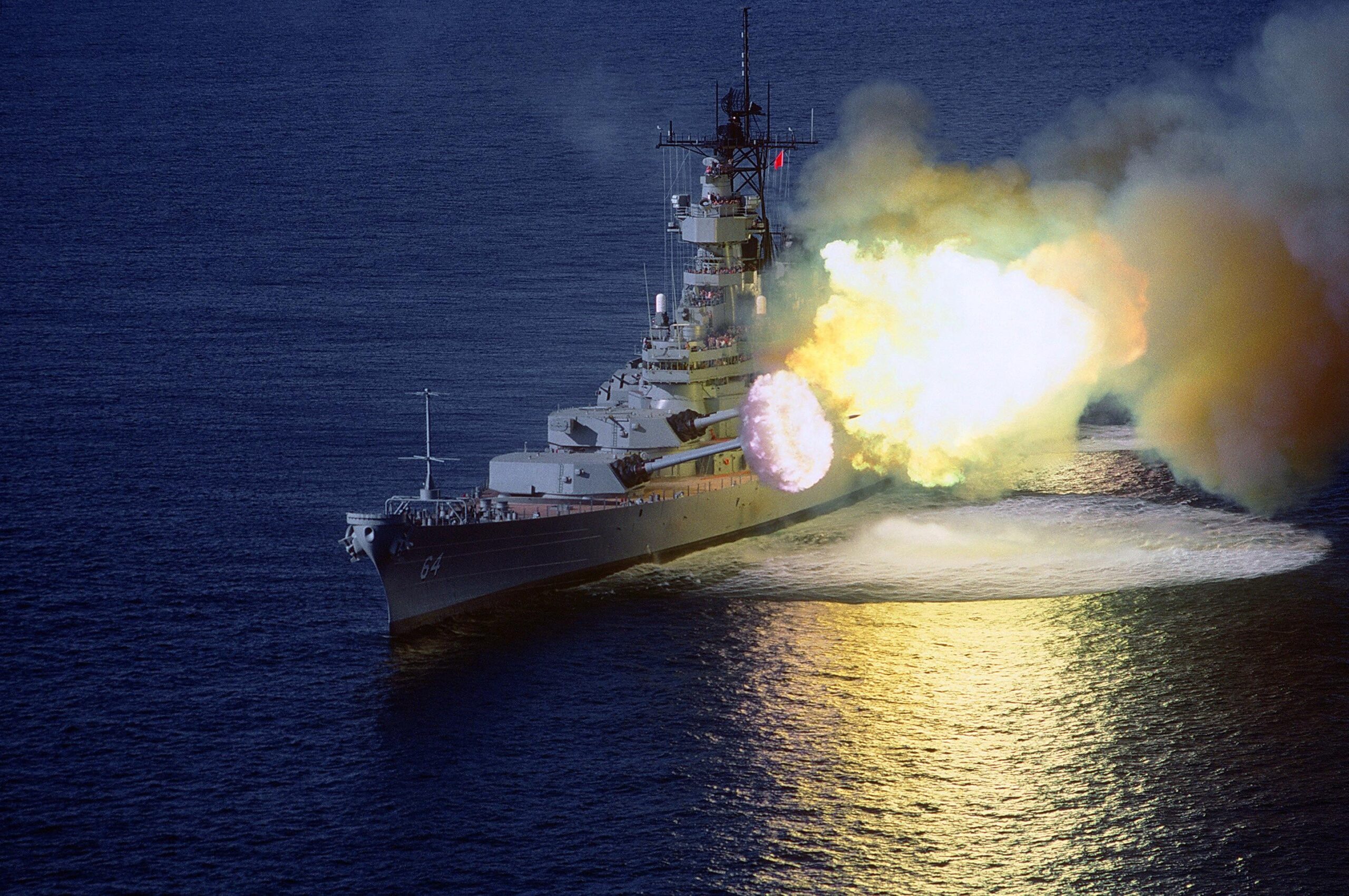 2895 X 1924 Ships During WW1 And WW2 Loaded Dye Bags Into Their Shells So That Spotters Could Distinguish Each Ship s Impacts From The Color Of The Splashes For The Iowa class The 2895 X 1924 Ships During WW1 And WW2 Loaded Dye Bags Into Their Shells So That Spotters Could Distinguish Each Ship s Impacts From The Color Of The Splashes For The Iowa class The